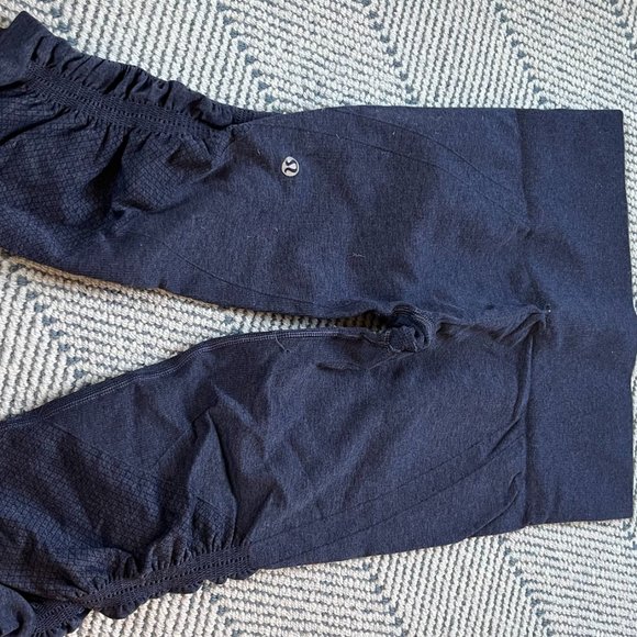 Lululemon midnight Blue Crop Leggings Size 6 - Picture 3 of 6
